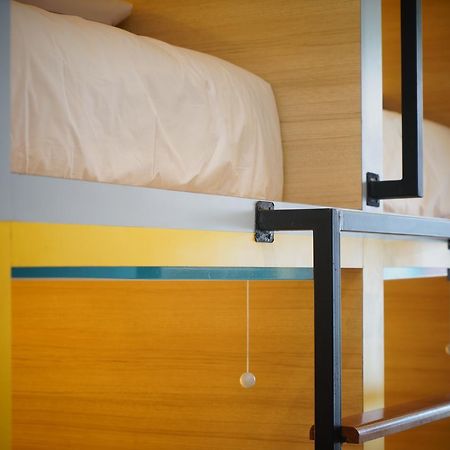 Borough Capsule Hostel Bali Legian Esterno foto