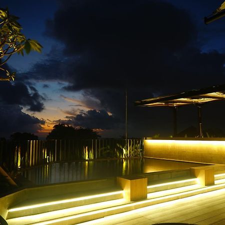 Borough Capsule Hostel Bali Legian Esterno foto