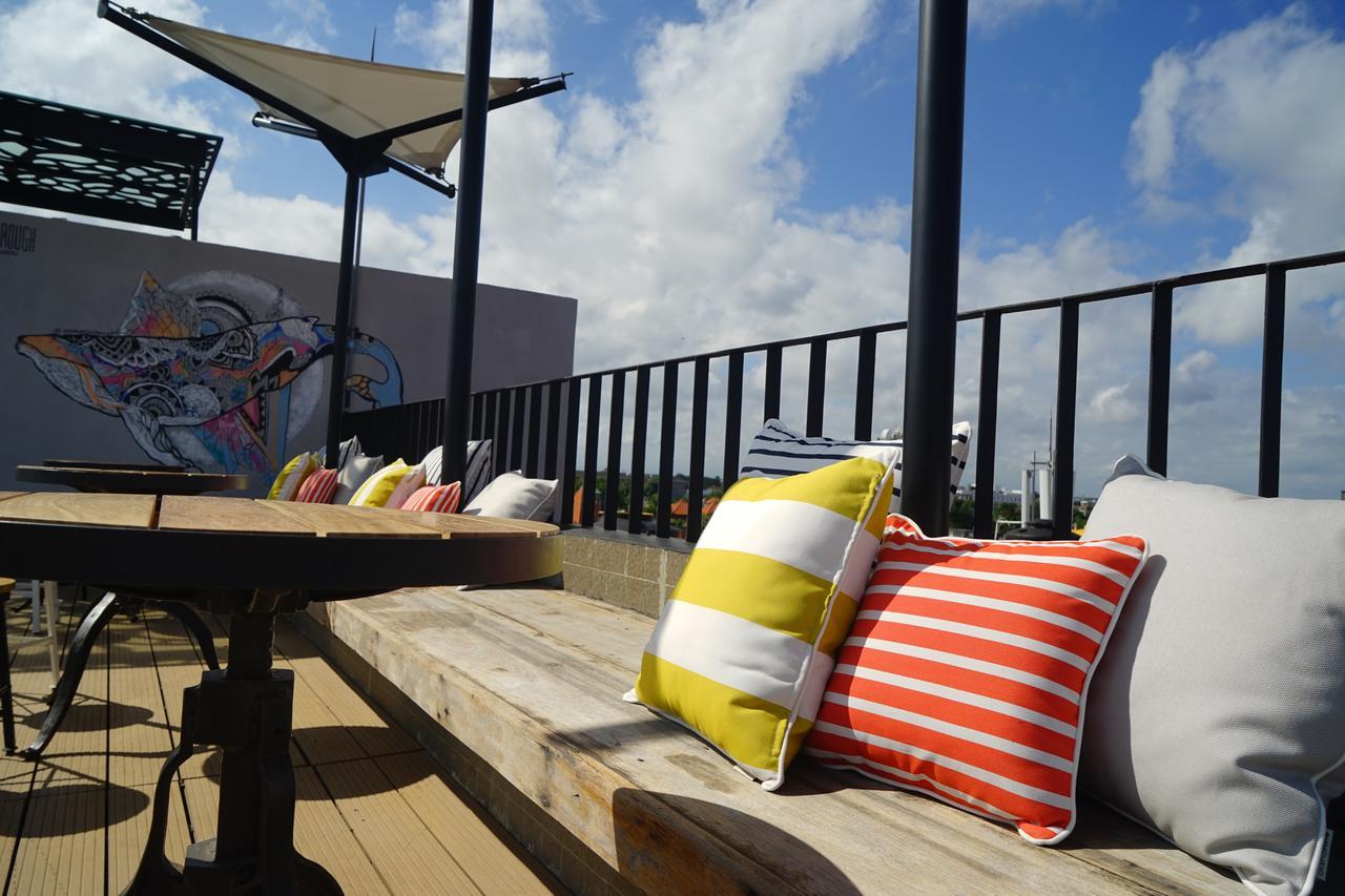 Borough Capsule Hostel Bali Legian Esterno foto