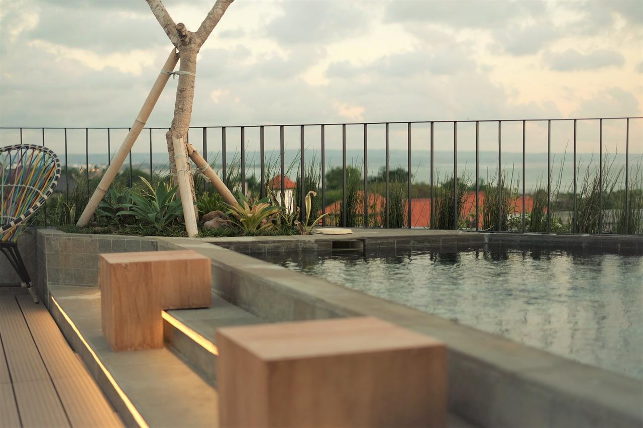 Borough Capsule Hostel Bali Legian Esterno foto